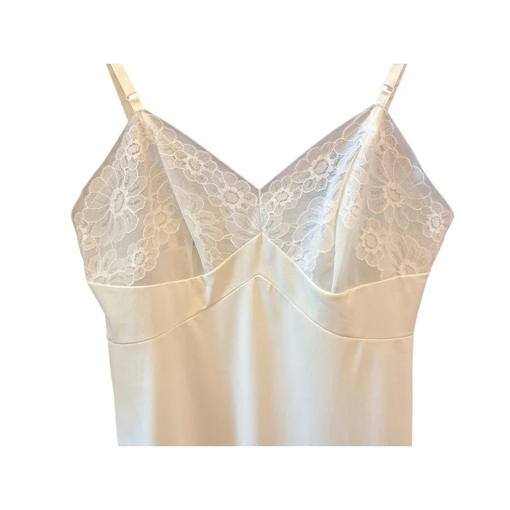 70's Style Vanity Fair Full Slip Lace Trim Coquette Dollcore Bridal Feminine